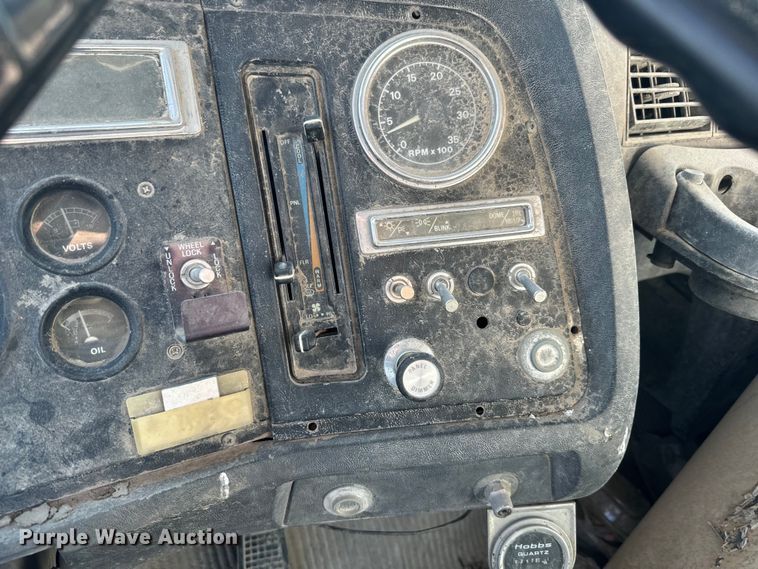 image for item DN3248 1995 Ford LT8000 ready mix truck