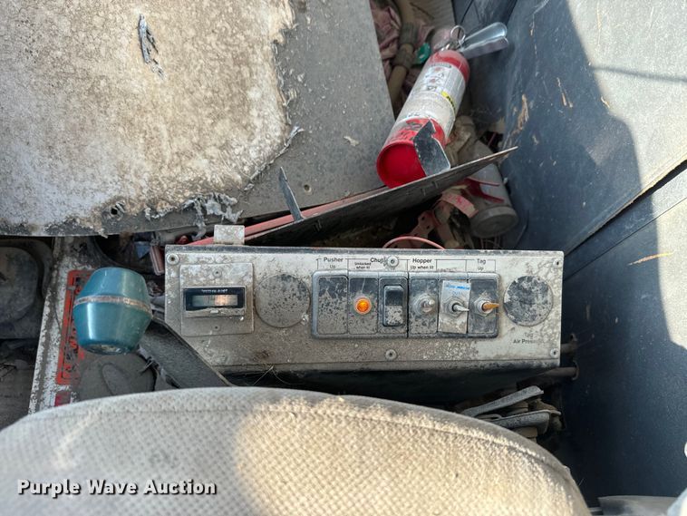 image for item DN3248 1995 Ford LT8000 ready mix truck