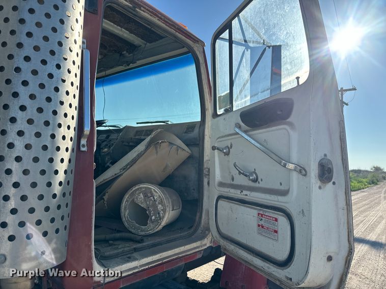 image for item DN3248 1995 Ford LT8000 ready mix truck