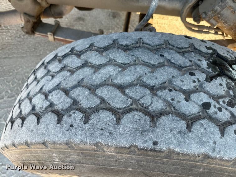 image for item DN3248 1995 Ford LT8000 ready mix truck