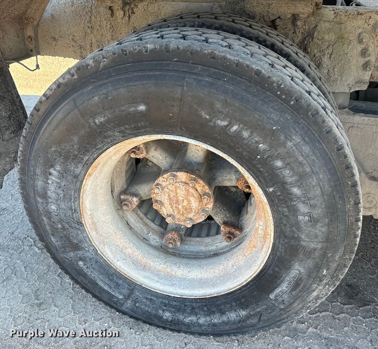 image for item DN3248 1995 Ford LT8000 ready mix truck