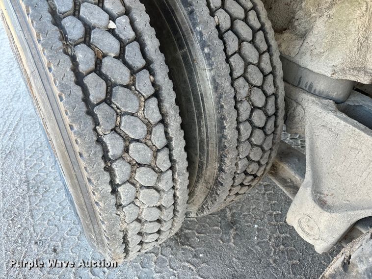 image for item DN3248 1995 Ford LT8000 ready mix truck