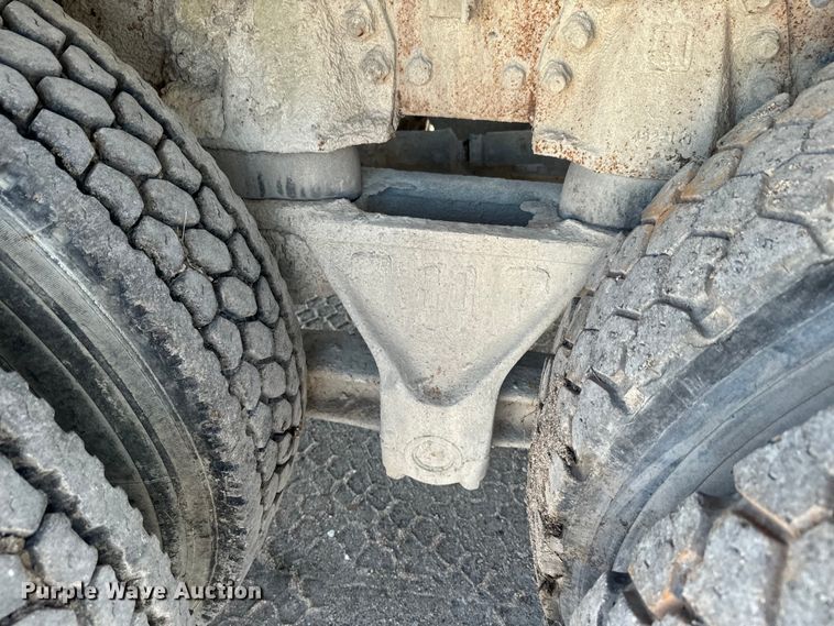 image for item DN3248 1995 Ford LT8000 ready mix truck