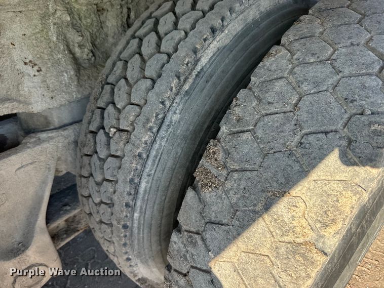 image for item DN3248 1995 Ford LT8000 ready mix truck