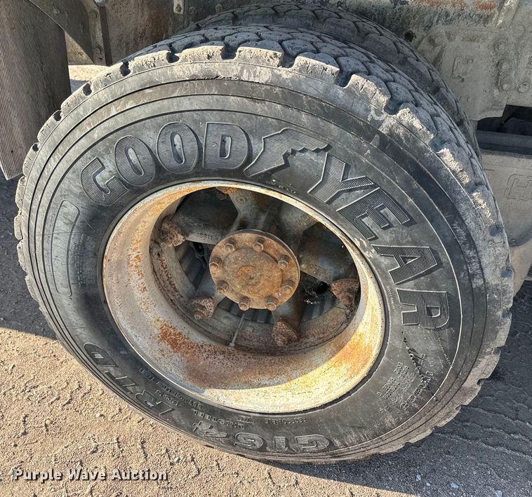 image for item DN3248 1995 Ford LT8000 ready mix truck