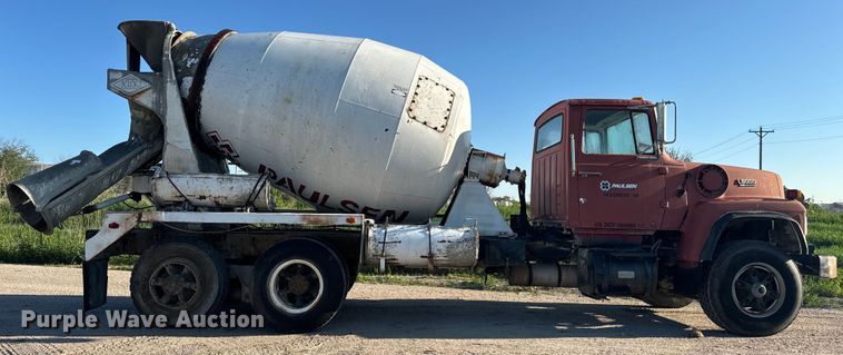 image for item DN3249 1989 Ford LT8000 ready mix truck