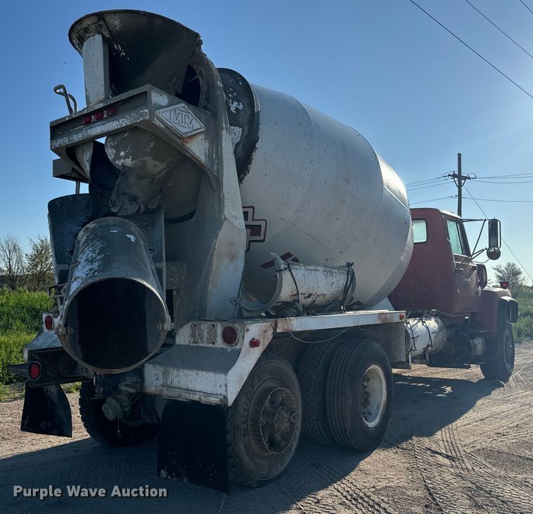image for item DN3249 1989 Ford LT8000 ready mix truck