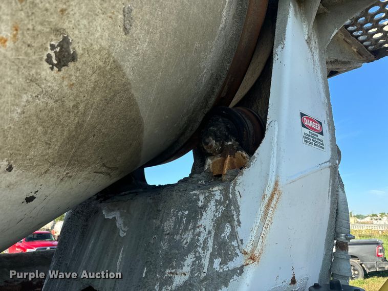 image for item DN3249 1989 Ford LT8000 ready mix truck