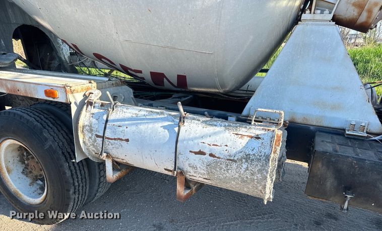 image for item DN3249 1989 Ford LT8000 ready mix truck