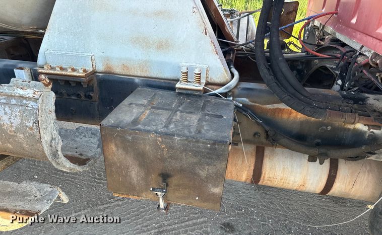 image for item DN3249 1989 Ford LT8000 ready mix truck