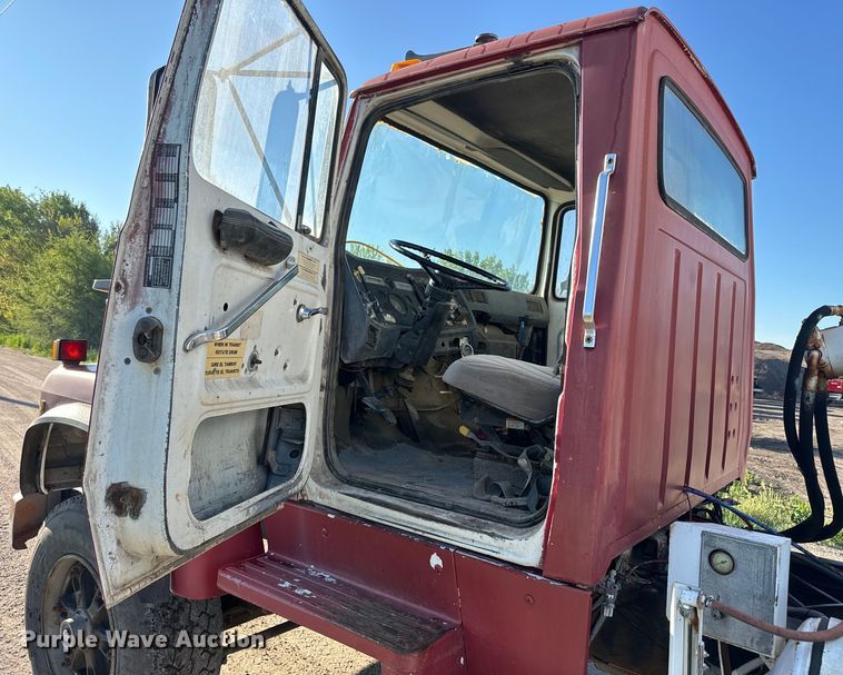 image for item DN3249 1989 Ford LT8000 ready mix truck