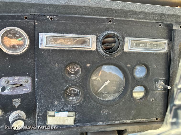 image for item DN3249 1989 Ford LT8000 ready mix truck