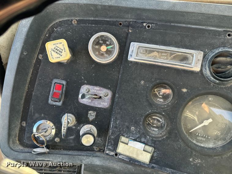 image for item DN3249 1989 Ford LT8000 ready mix truck