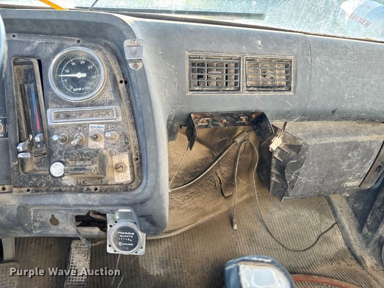 image for item DN3249 1989 Ford LT8000 ready mix truck