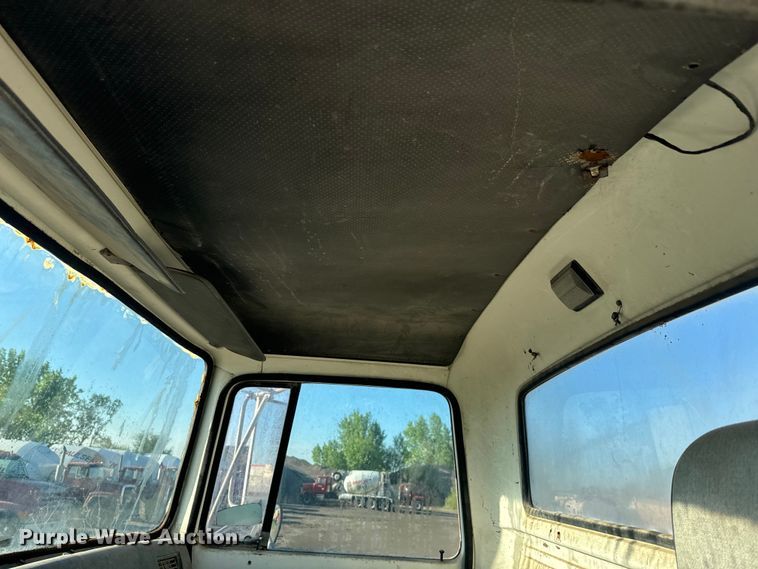 image for item DN3249 1989 Ford LT8000 ready mix truck