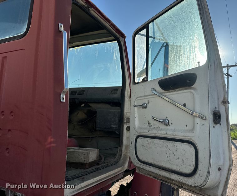 image for item DN3249 1989 Ford LT8000 ready mix truck