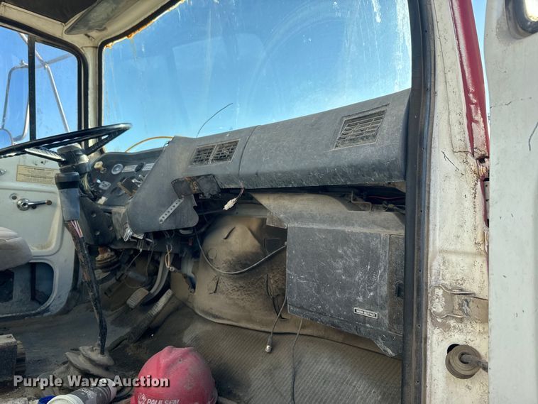 image for item DN3249 1989 Ford LT8000 ready mix truck