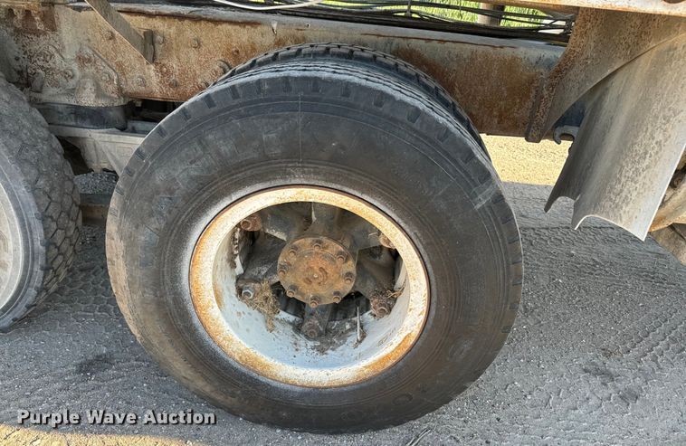 image for item DN3249 1989 Ford LT8000 ready mix truck