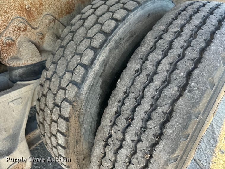 image for item DN3249 1989 Ford LT8000 ready mix truck