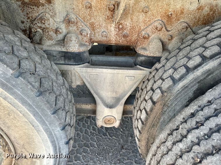 image for item DN3249 1989 Ford LT8000 ready mix truck