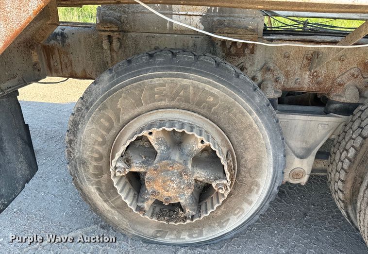 image for item DN3249 1989 Ford LT8000 ready mix truck