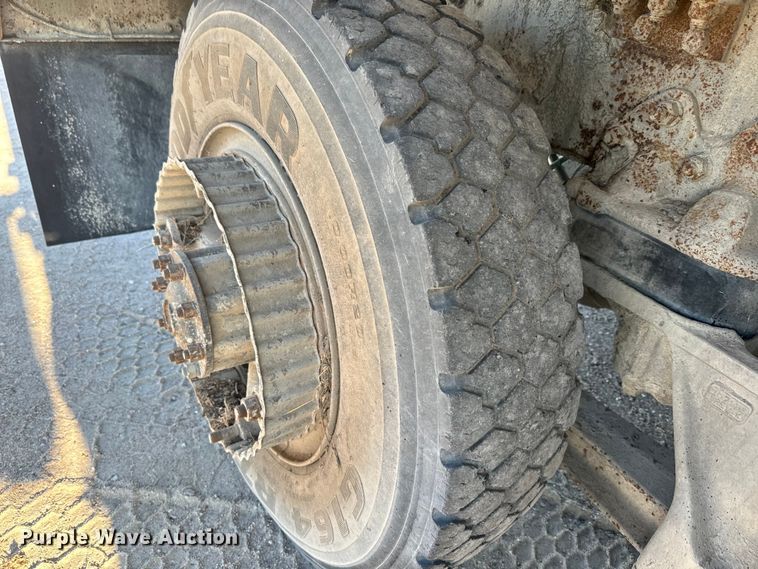 image for item DN3249 1989 Ford LT8000 ready mix truck