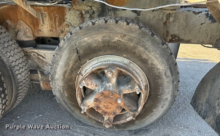 image for item DN3249 1989 Ford LT8000 ready mix truck