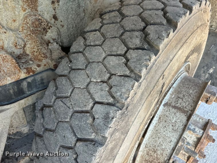 image for item DN3249 1989 Ford LT8000 ready mix truck