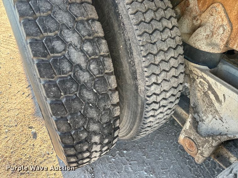 image for item DN3249 1989 Ford LT8000 ready mix truck