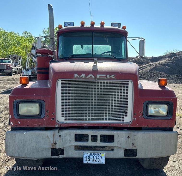image for item DN3250 1995 Mack RD690S ready mix truck