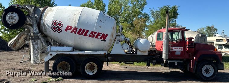 image for item DN3250 1995 Mack RD690S ready mix truck