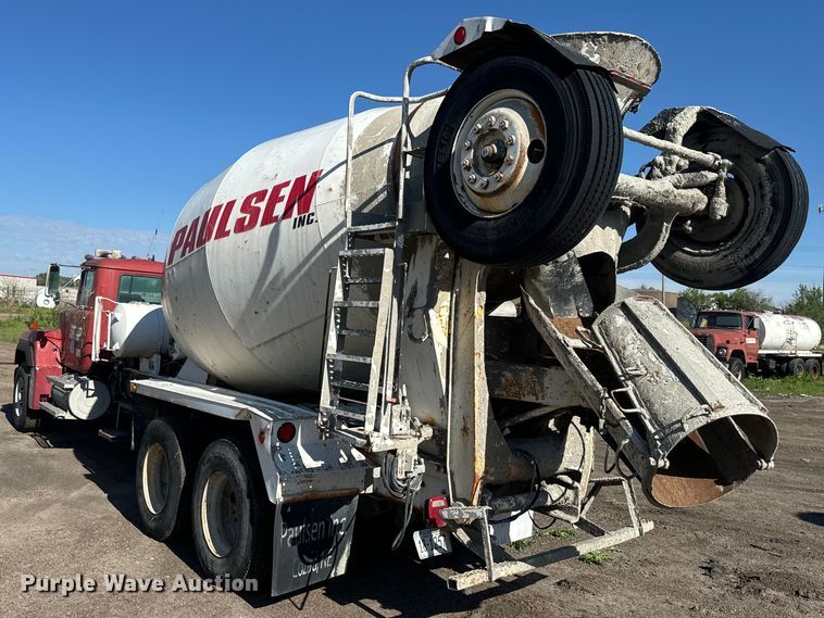image for item DN3250 1995 Mack RD690S ready mix truck