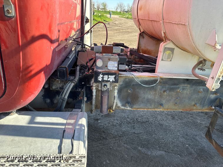 image for item DN3250 1995 Mack RD690S ready mix truck