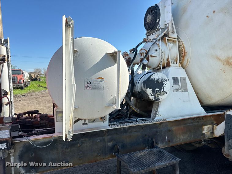 image for item DN3250 1995 Mack RD690S ready mix truck