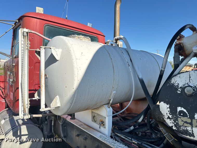 image for item DN3250 1995 Mack RD690S ready mix truck