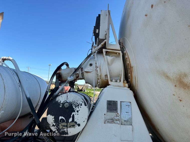 image for item DN3250 1995 Mack RD690S ready mix truck