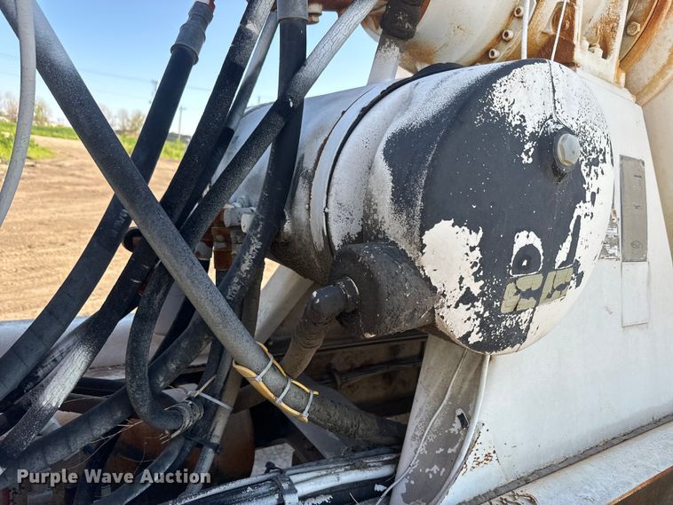 image for item DN3250 1995 Mack RD690S ready mix truck