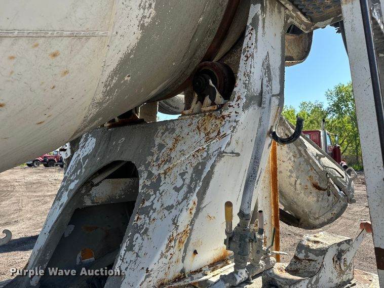image for item DN3250 1995 Mack RD690S ready mix truck