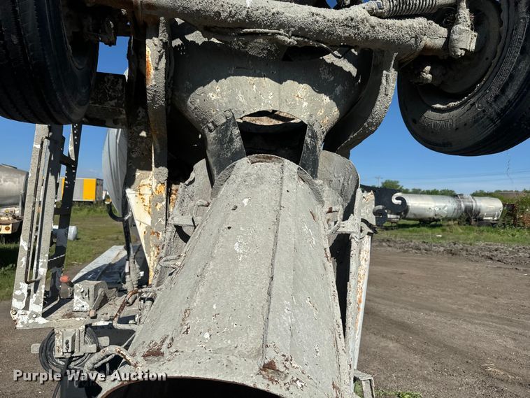 image for item DN3250 1995 Mack RD690S ready mix truck