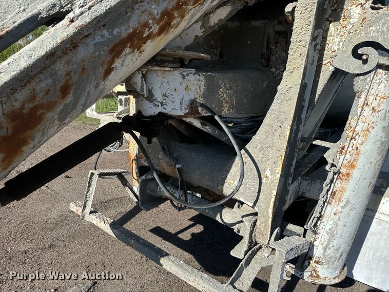 image for item DN3250 1995 Mack RD690S ready mix truck