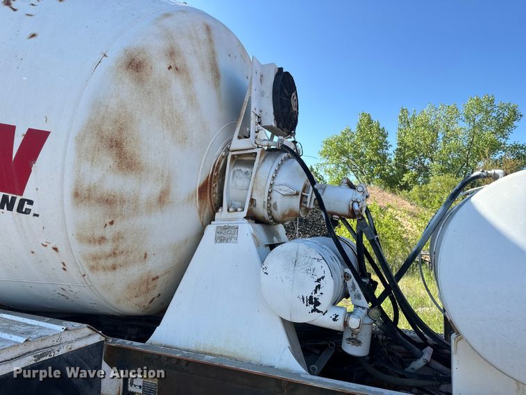 image for item DN3250 1995 Mack RD690S ready mix truck