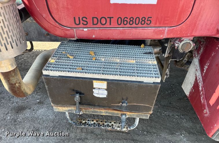image for item DN3250 1995 Mack RD690S ready mix truck