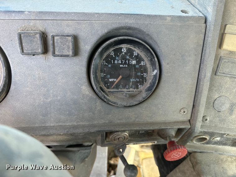 image for item DN3250 1995 Mack RD690S ready mix truck