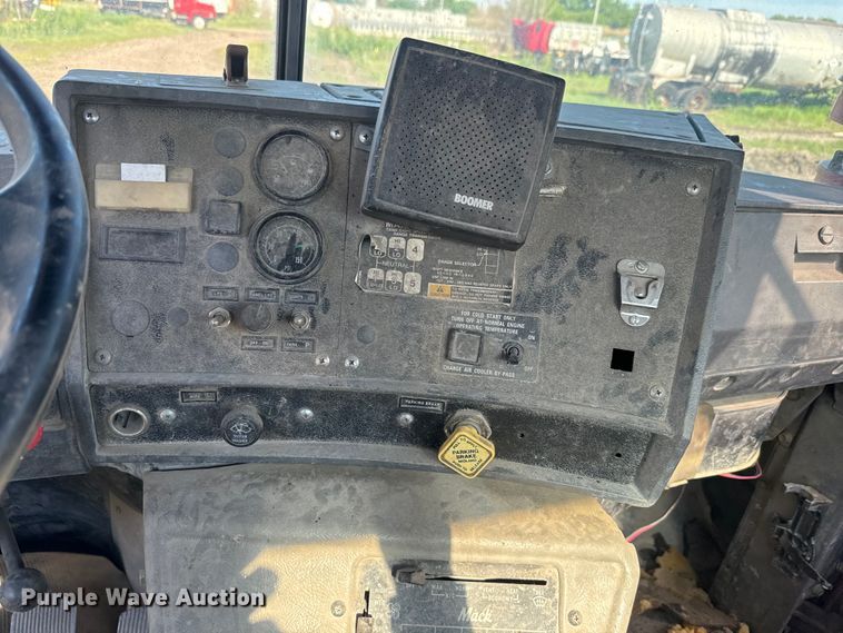 image for item DN3250 1995 Mack RD690S ready mix truck