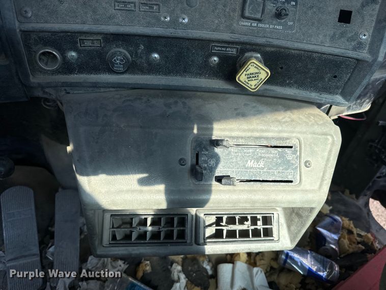 image for item DN3250 1995 Mack RD690S ready mix truck