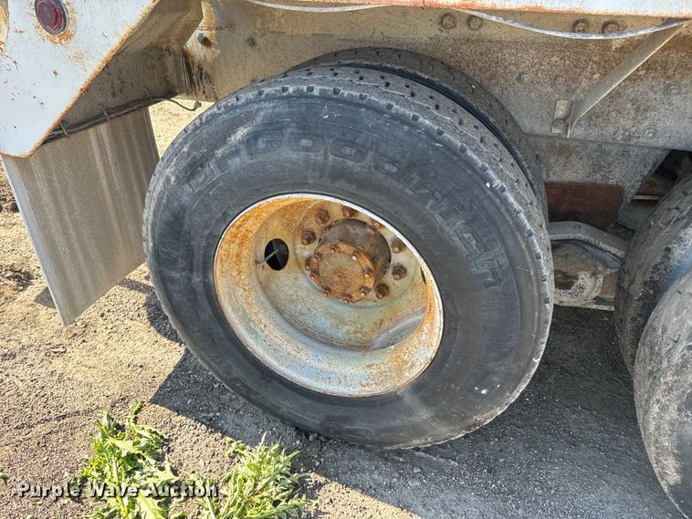 image for item DN3250 1995 Mack RD690S ready mix truck