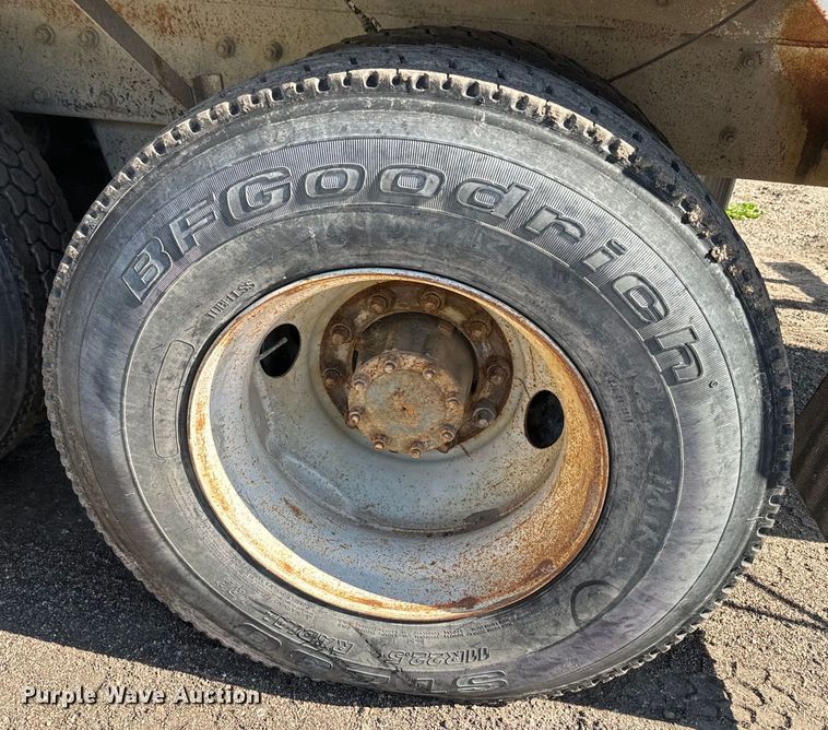 image for item DN3250 1995 Mack RD690S ready mix truck