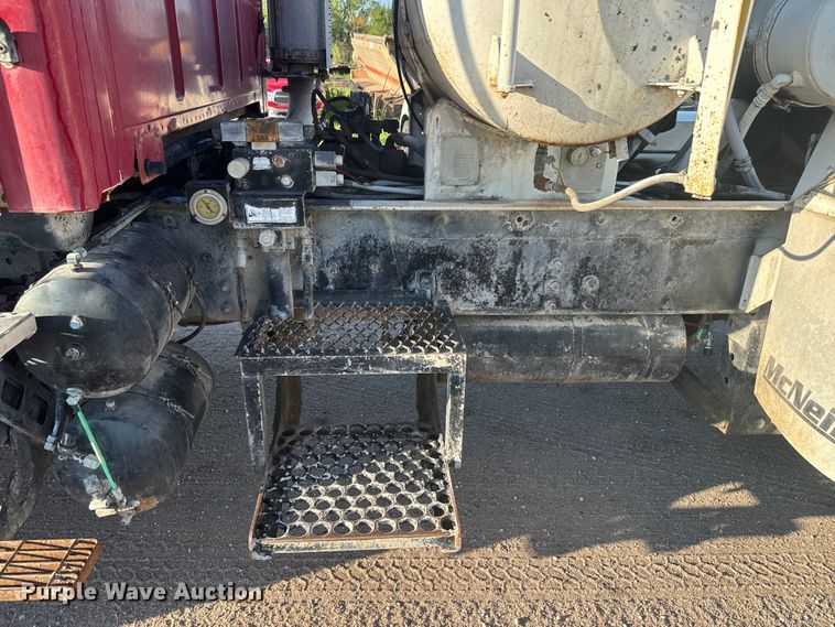 image for item DN3251 1999 Sterling  L9511 ready mix truck