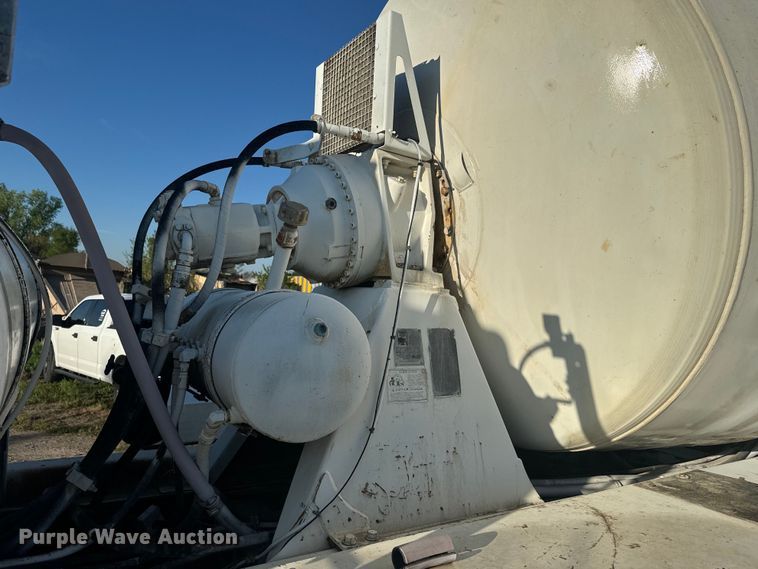 image for item DN3251 1999 Sterling  L9511 ready mix truck