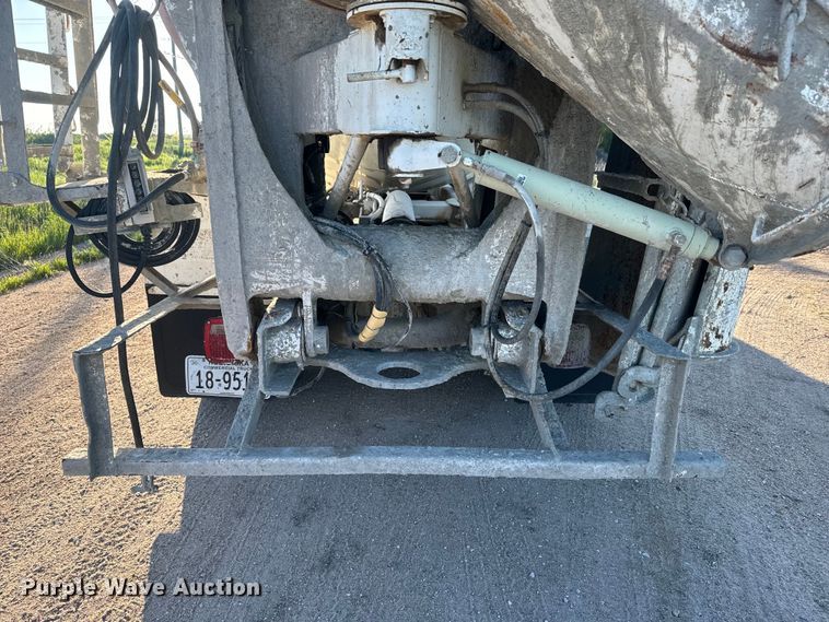 image for item DN3251 1999 Sterling  L9511 ready mix truck